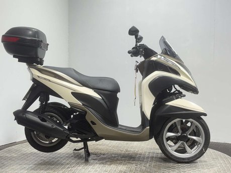 Yamaha Tricity 125 2015 3 WHEELER TRIKE 125CC PROJECT BIKE SPARES OR REPAIR LEARNER
