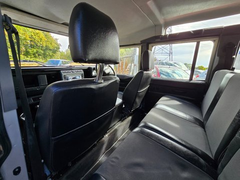 Land Rover Defender 110 TD5 XS STATION WAGON 16