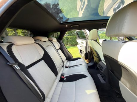 Land Rover Range Rover Velar R-DYNAMIC SE 19
