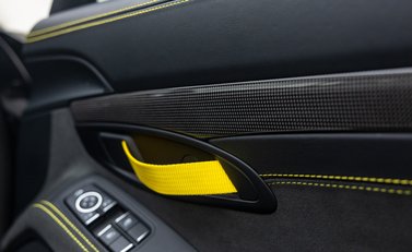 Porsche Cayman GT4 (718) 32