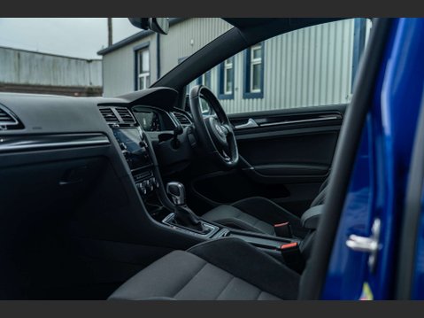 Volkswagen Golf 2.0 Golf R TSi 4Motion Semi-Auto 4WD 5dr 9