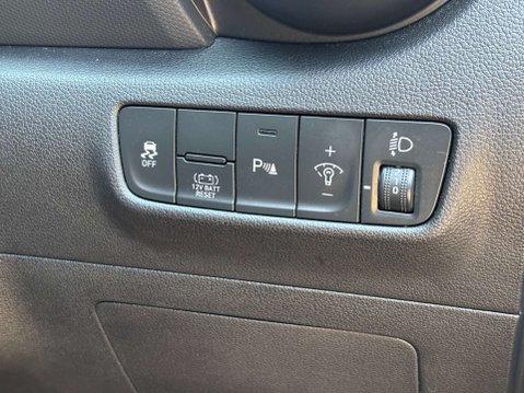 Hyundai KONA 1.6 Kona Premium GDi HEV Semi-Auto 5dr 21