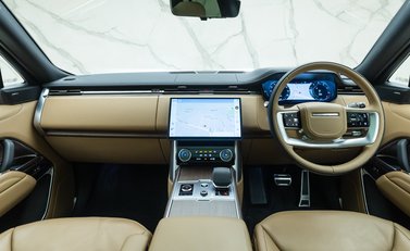 Land Rover Range Rover P440e HSE 17