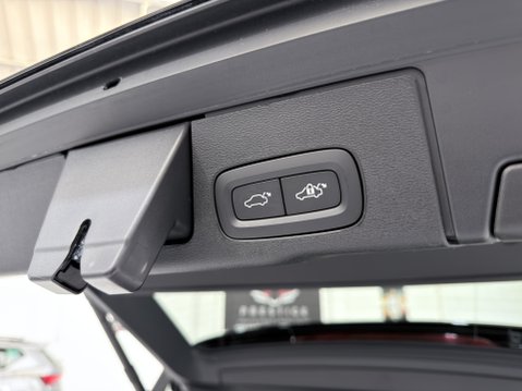 Volvo XC60 B5 ULTRA BLACK EDITION AWD 28