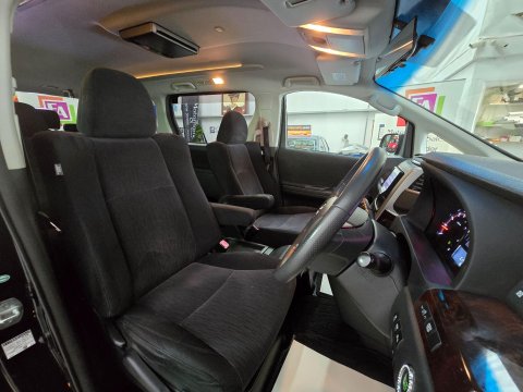 Toyota Vellfire 39