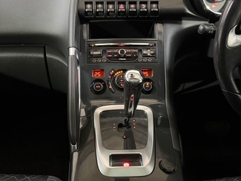 Peugeot 3008 E-HDI ALLURE 17