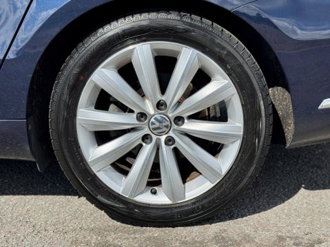 Volkswagen Passat 2.0 TDI BlueMotion Tech Highline Euro 5 (s/s) 5dr 20