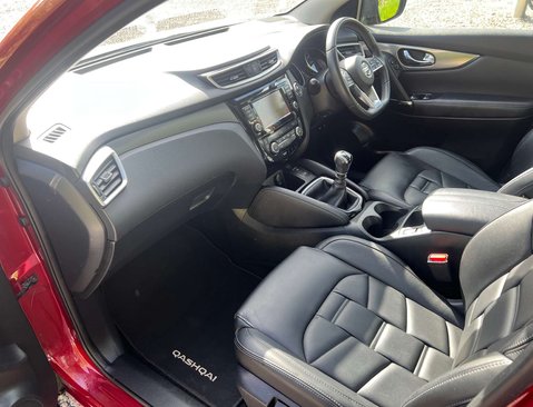 Nissan Qashqai 1.3 Qashqai N-Motion DiG-T 5dr 43