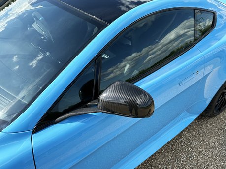 Aston Martin Vantage S V12 38