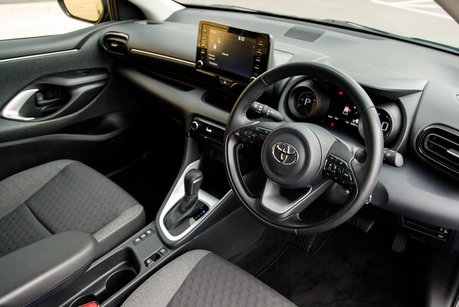 Toyota Yaris DESIGN FHEV