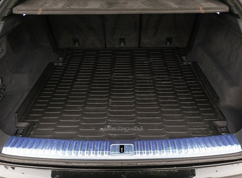 Lamborghini Urus 30