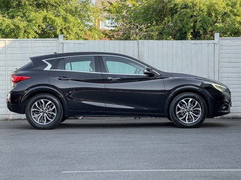 Infiniti Q30 1.6T Premium InTouch Hatchback 5dr Petrol Manual Euro 6 (s/s) (122 ps) 6
