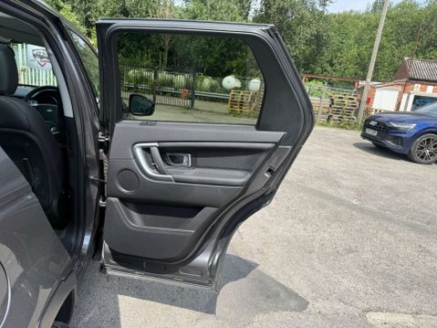 Land Rover Discovery Sport 2.0 Discovery Sport Dynamic Luxury HSE Si4 Auto 4WD 5dr 25
