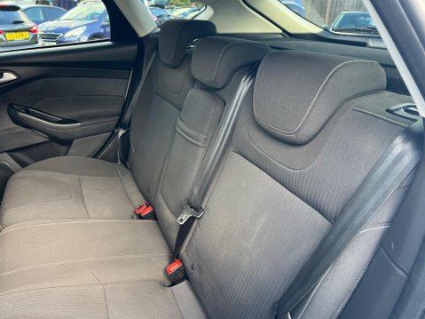 Ford Focus 1.6 Titanium Euro 5 5dr 21