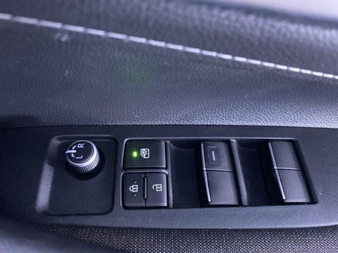 Toyota Corolla 1.8 VVT-h Icon Hatchback 5dr Petrol Hybrid CVT Euro 6 (s/s) (140 ps) 1 Owne 54