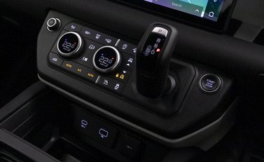 Land Rover Defender 110 X-Dynamic S D250 18
