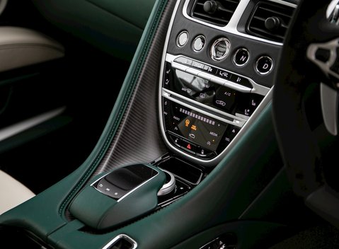 Aston Martin DBS Superleggera 17