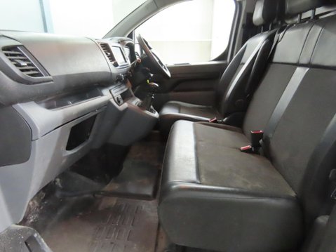 Vauxhall Vivaro 1.5 Turbo D 2900 Dynamic L2 H1 Euro 6 (s/s) 6dr 9