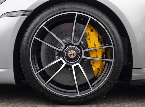 Porsche 911 (992) Turbo S 10