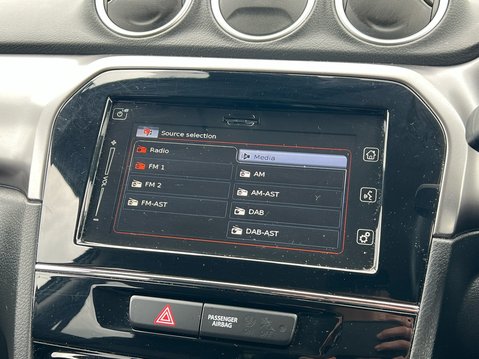 Suzuki Vitara SZ-T BOOSTERJET MHEV 23