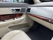 Jaguar XF 3.0d V6 Premium Luxury Saloon 4dr Diesel Auto Euro 5 (s/s) (240 ps) 43