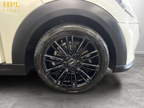 Mini Convertible 1.5 Cooper Exclusive Convertible 2dr Petrol Steptronic Euro 6 (s/s) (136 ps 10