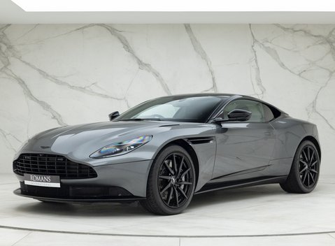 Aston Martin DB11 V8 Shadow Edition 6
