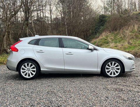 Volvo V40 1.6 V40 SE Luxury D2 Auto 5dr 3