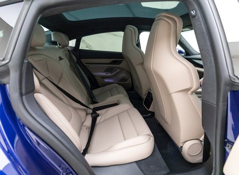 Porsche Taycan TURBO 13