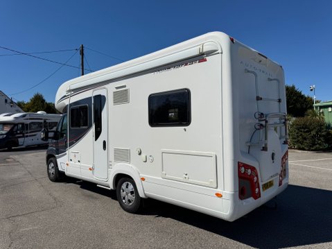 Auto-Trail Tracker fb 8