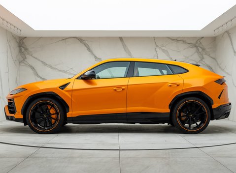 Lamborghini Urus Pearl Capsule 5