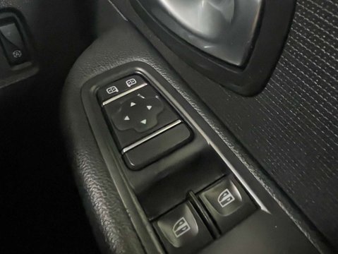 Renault Clio 0.9 Clio Play TCe 5dr 11