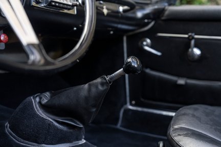 Alfa Romeo 2000 Touring Spider 24