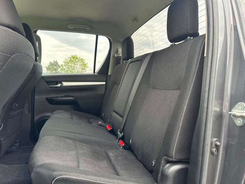 Toyota Hilux 2.4 HI-Luxury Invincible D-4D 4WD Double Cab Auto 4WD 5dr 13