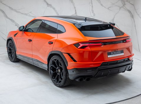 Lamborghini Urus PERFORMANTE 12