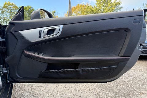 Mercedes-Benz SLC SLC 200 AMG LINE - AIRSCARF -9 MERCEDES SERVICES -HEATED SEATS -PAN ROOF 32