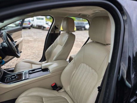 Jaguar XF 2.0d Portfolio Saloon 4dr Diesel Auto Euro 6 (s/s) (163 ps) 38