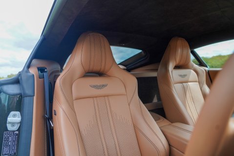 Aston Martin Vantage V8 10