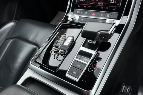 Audi Q7 TDI QUATTRO S LINE MHEV - ONE LADY OWNER  52