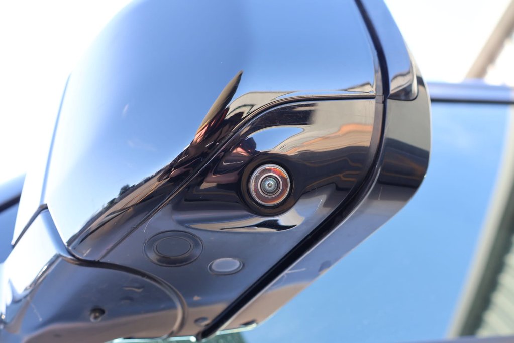 Land Rover Defender 110 HARD TOP SE MHEV with upgraded wheels £9500 REAR SEAT CONVERSION FITTED 14