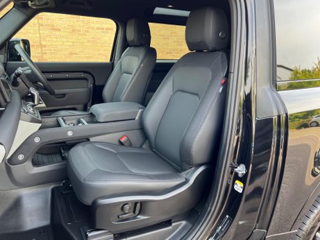 Land Rover Defender 3.0 D250 MHEV X-Dynamic SE Auto 4WD Euro 6 (s/s) 3dr 25