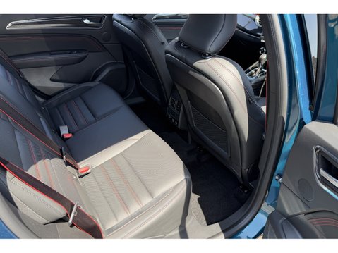 Renault Arkana 1.6 E-TECH Hybrid 145 R.S. Line 5dr Auto 37