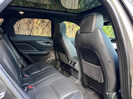 Jaguar F-Pace 3.0 D300 V6 S Auto AWD Euro 6 (s/s) 5dr 34