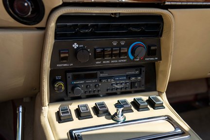 Aston Martin V8 Volante EFi 28