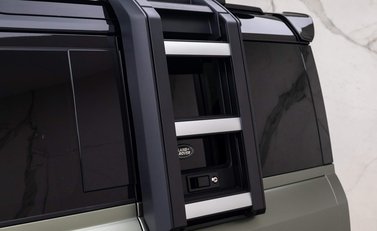 Land Rover Defender V8 30