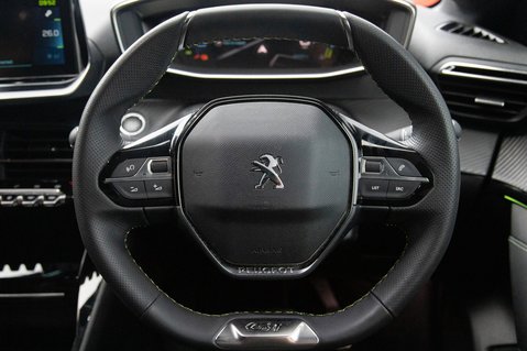 Peugeot 208 GT PREMIUM 22