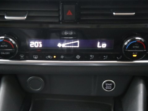 Nissan Qashqai 1.3 DIG-T MHEV N-Connecta Euro 6 (s/s) 5dr 18