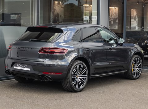 Porsche Macan TURBO 4