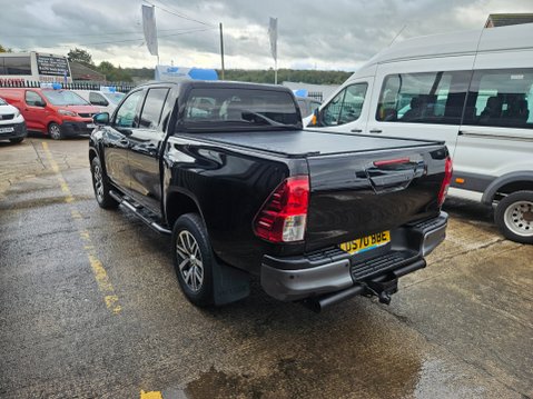 Toyota Hilux INVINCIBLE X 4WD D-4D DCB 4