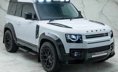 Land Rover Defender 90 V8 P525 URBAN 11